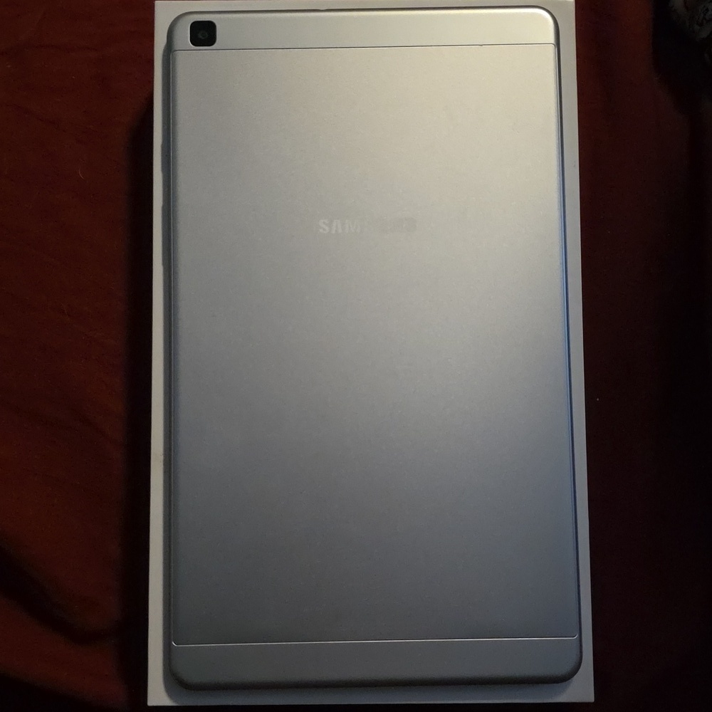 Samsung Galaxy Tab A 8.0" (2019) Wi-Fi tablet in silver. - Picture 7 of 9
